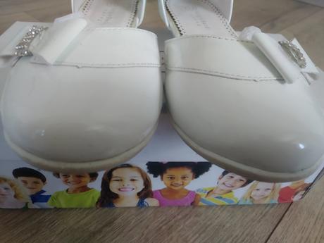 Slávnostné topanky, 32