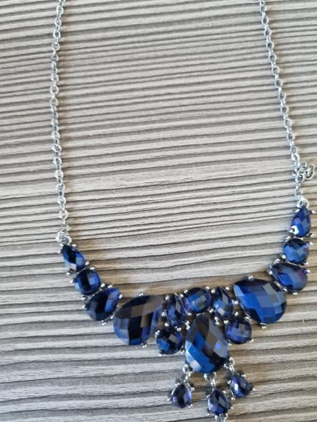Náhrdelník s modrými kamienkami, 