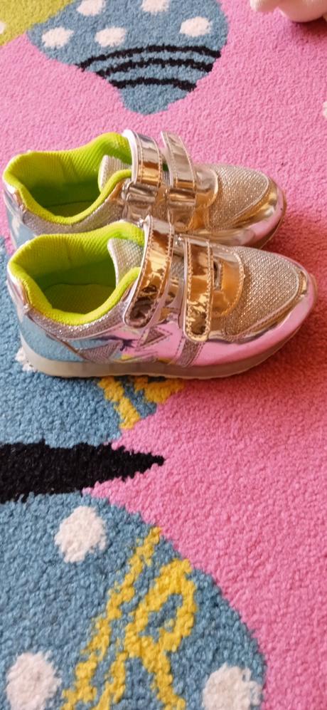 Botasky strieborne, 27