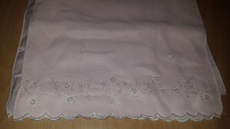 Krásne šaty s korálikmi a štólou, 38