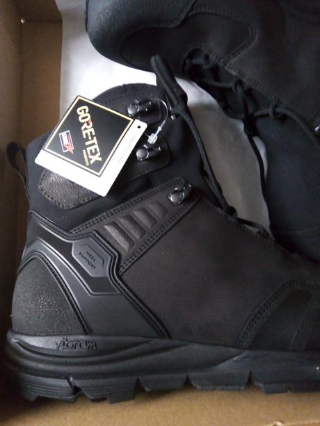 Kanady gore-tex - nové, 44