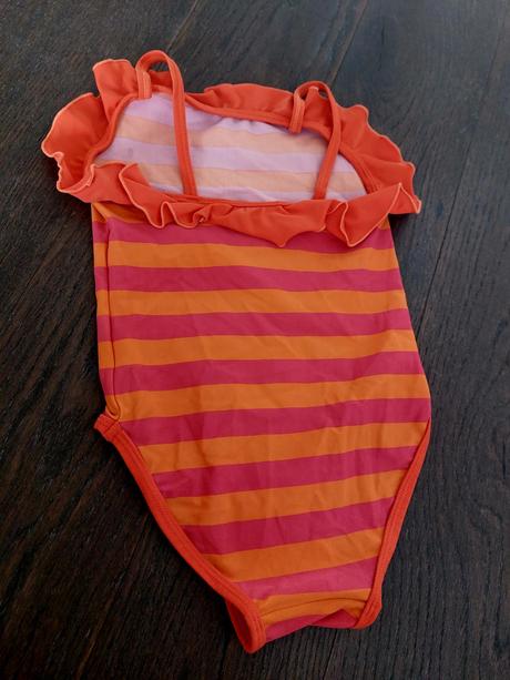 Krasne nenosene kvalitne plavky na 3-4r., 104