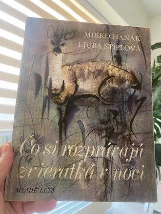 Krásna knižka čo si rozprávajú zvieratká v noci,