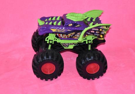 Veľký hot wheels monster truck,