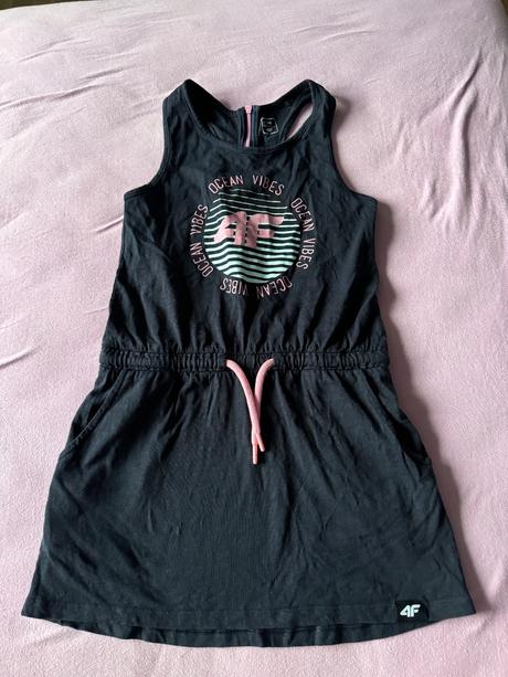 Športové šaty, 146