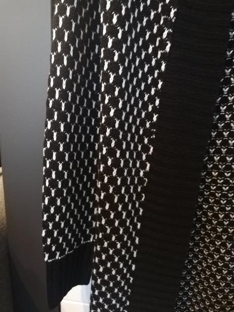 Čierno-biely sveter john cabot, s