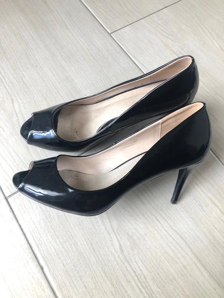 Otvorené lodičky, balada,40