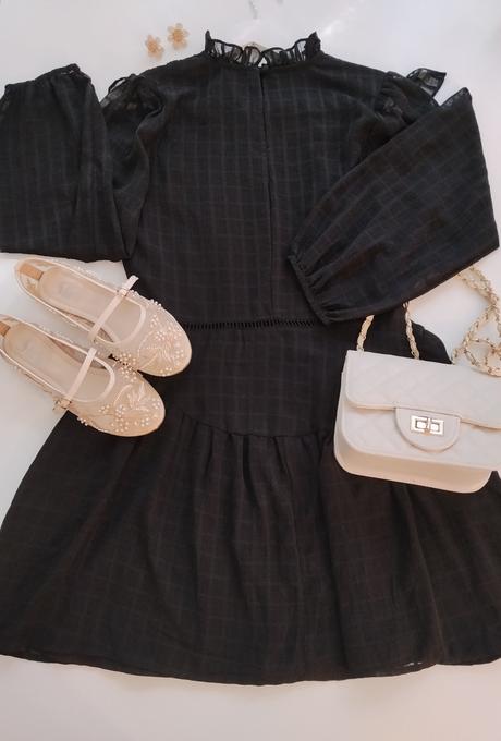 Asos design romantické čierne šaty s volánmi, 42