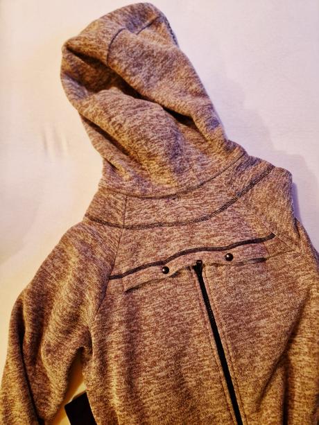 Nosičská mikina, rischino