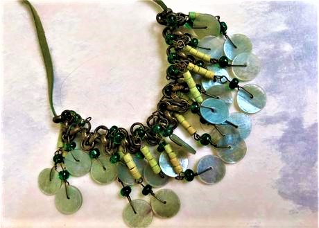 Perleťový náhrdelník,