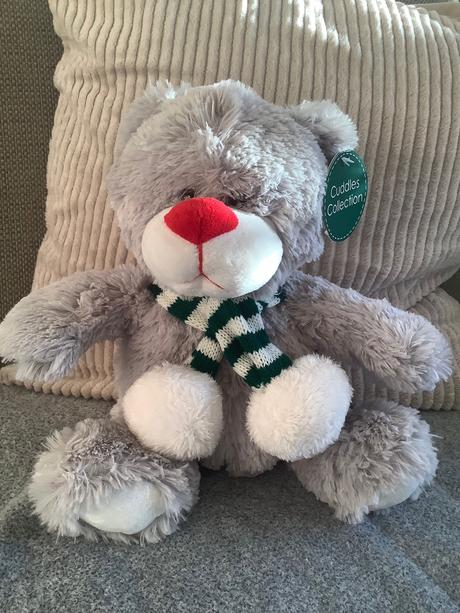 Vianočný macko s visačkou,