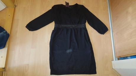 Čierne šaty, 42