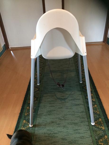 Jedálenska stolička,