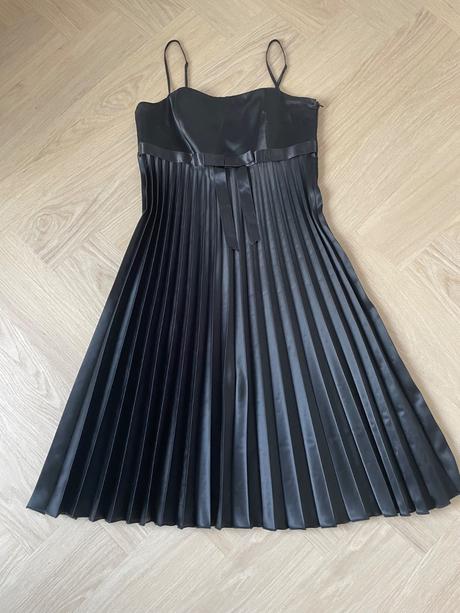 Elegantne plisovane saty, ako nove, 40