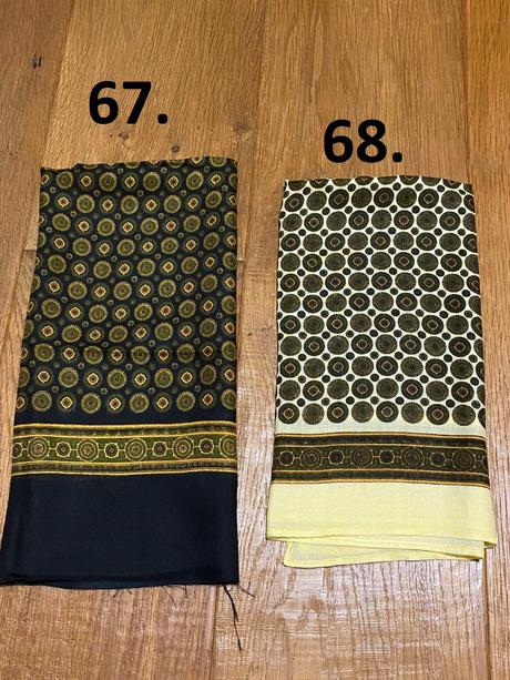 Šatky rôznych farieb a vzorov,