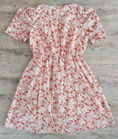 Romantické šaty s ružičkami, s