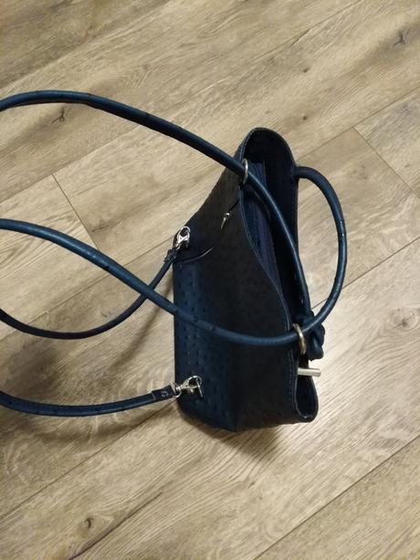 Tmavomodrá celokožená kvalitná kabelka /ruksačik, 