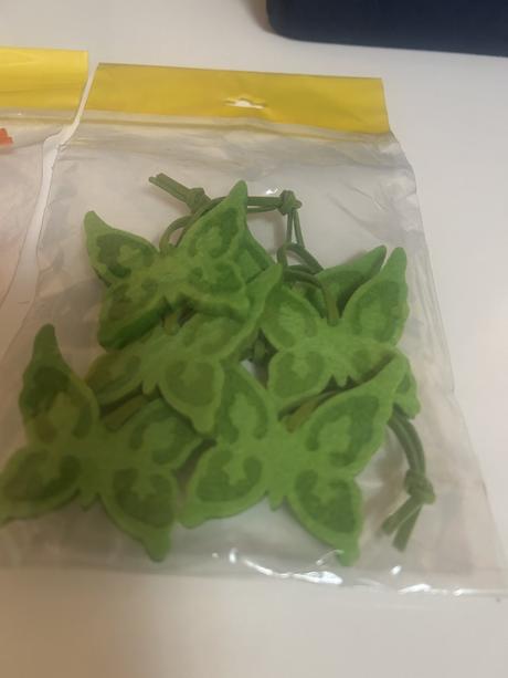 Dekoračné motýliky- 12 ks- cena spolu, 