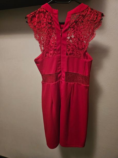 Sexi červené krajkovane šaty, s