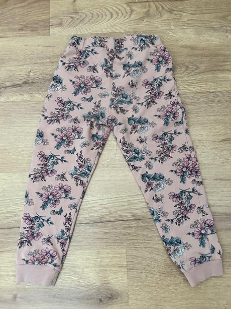 Kvietkované tepláky, sinsay,122