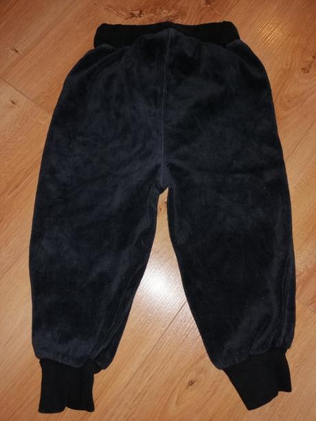 Zamatové tepláčky, 86