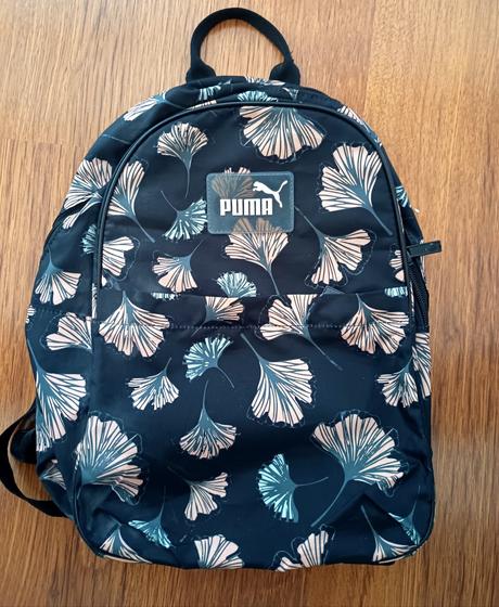 Menší batoh puma, puma