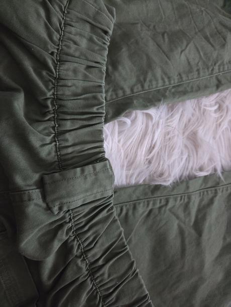 Khaki nohavice, gate,m