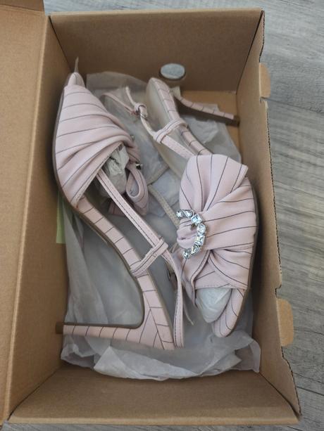 Bledoružové sandále, next,41