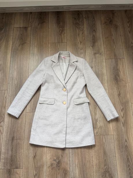 Sivý kabát, 40