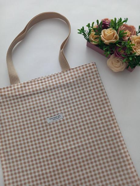 Bežová taška cez plece,