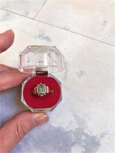 Prsteň s akvamarínom,