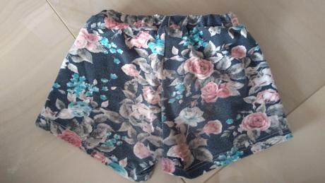 Kraťasy s čipkou, 152