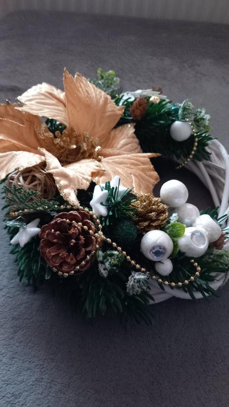 Venček v zlatobielej kombinácii,