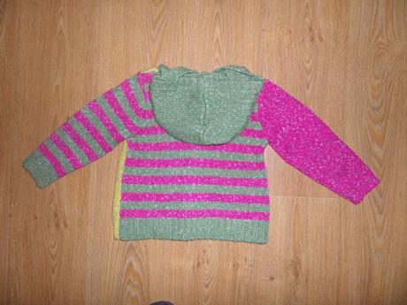 Sveter so srdiečkom, next,104