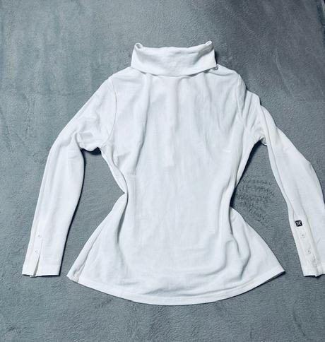 Biela lesklá elastická blúzka s mašľou zn. magenta, m