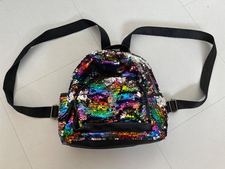 Ruksacik s premienacimi flitrami,