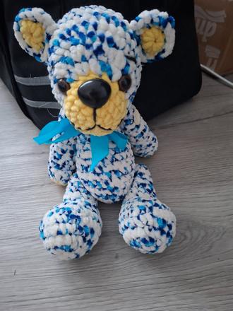 Modrý háčkovaný medvedík, 