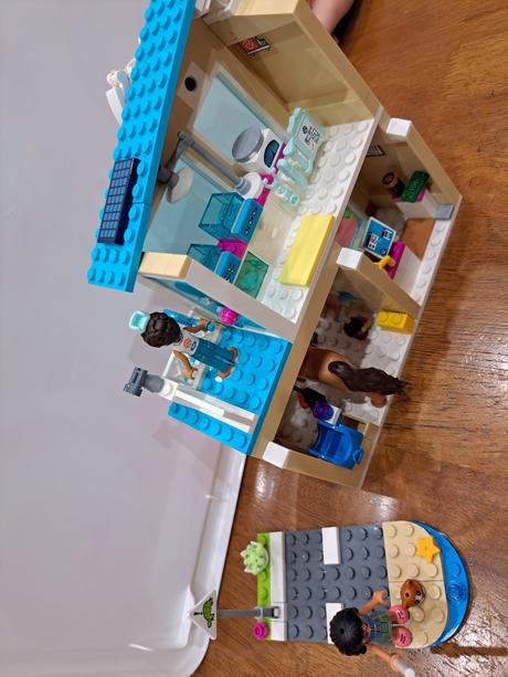 Lego friends 41446 veterinarna klinika v mestečku, 