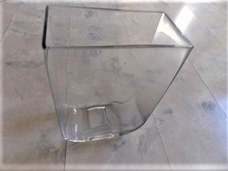 Váza z hrubého skla,