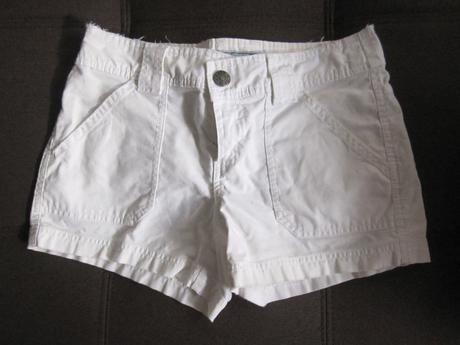 Kratasy kremovej farby, s