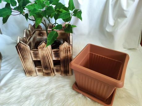 Drevený kvetináč- plotik, 