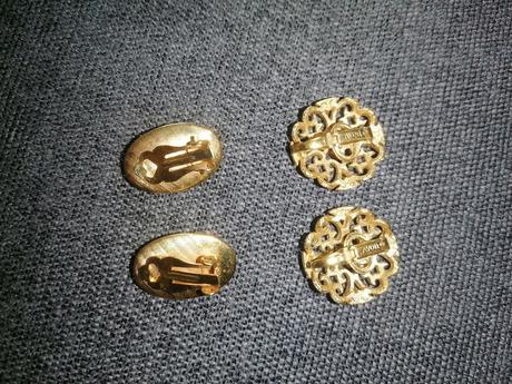 2 páry klupsní zlatej farby, avon