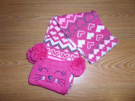 Šál s brmbolcami, 128