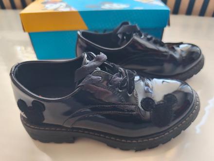 Lakované šnurovacie topánky, 33