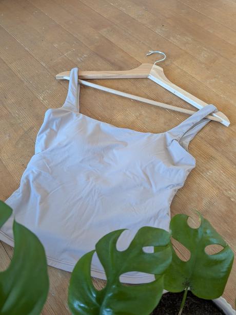 Brami top s všitou podprsenkou, s