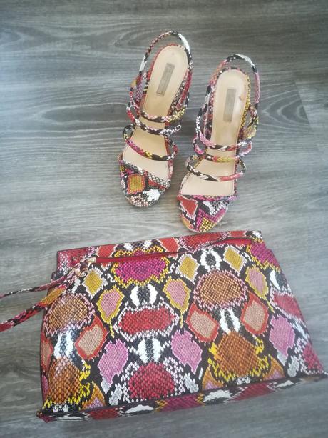 Sandále a kabelka, 38