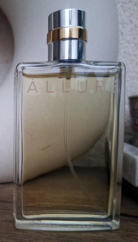 Parfém chanel allure,