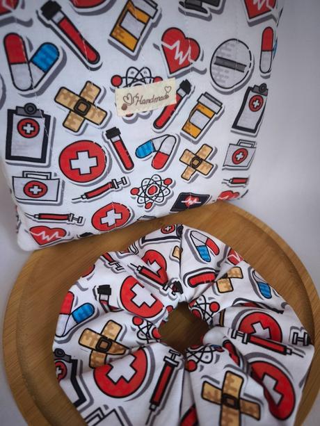 Kozmeticka taštička zdravotníčka + gumička,