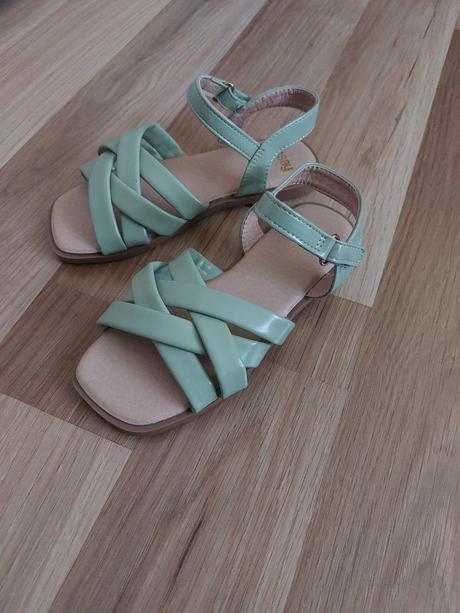 Sandálky, sinsay,30