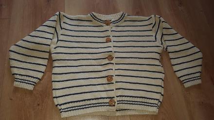 Prúžkovaný svetrík, 104